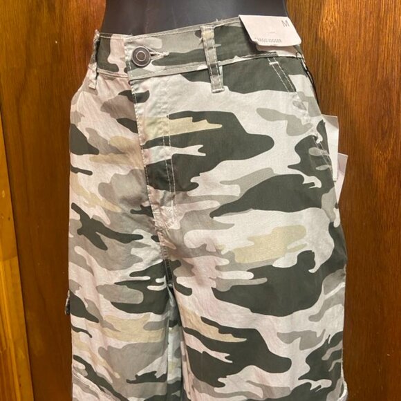 If It Were Me High Rise Jogger Pants Camo M NWT - Picture 1 of 9